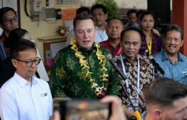 Tech billionaire Elon Musk (2nd L) speaks next to Indonesia's Health Minister Budi Gunadi Sadikin (L) during a ceremony held to inaugurate satellite unit Starlink at a community health center in Denpasar on Indonesia's resort island of Bali on May 19, 2024. Musk launched on May 19 his Starlink service on Indonesia's resort island of Bali as the country aims to extend internet to its remote areas. Millions of people in Indonesia, a vast archipelago of more than 17,000 islands, are not currently hooked up to reliable internet services. -- Photo: Sonny Tumbelaka / AFP