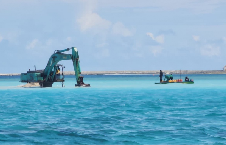 ގާހުދުވުން: ރިސޯޓެއްގެ މަސައްކަތް ނުހުއްޓި ކުރިޔަށް