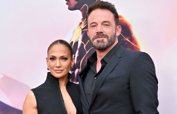 ވަރިވީތޯ ސުވާލު ކުރުމުން ޖެނިފާ ހިތްހަމަނުޖެހިއްޖެ