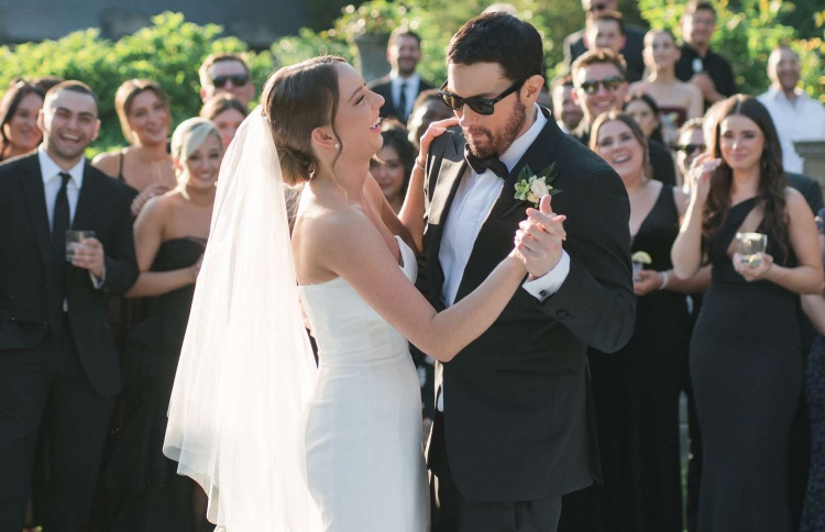 އެމިނެމްގެ ދަރިފުޅު ކައިވެނި ކޮށްފި