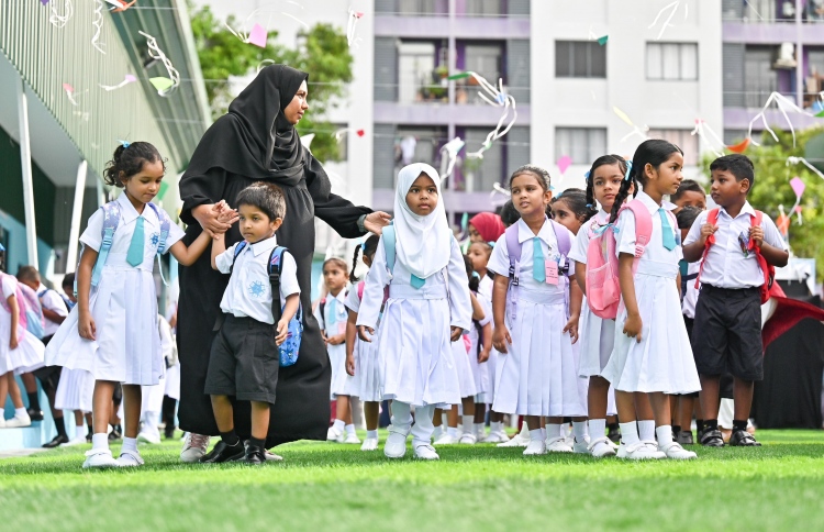 އޭއައިގެ އެހީގައި ކިޔަވައިދޭން ޓީޗަރުން ތަމްރީނުކުރަނީ