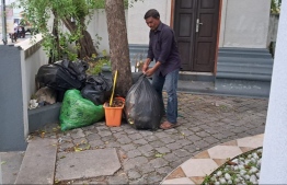 A local engaged in the maintenance and upkeep of mosques -- Photo: Male' City Council