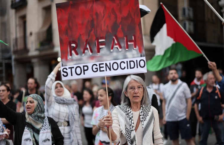 ސްޕެއިން، ނޯވޭ، އަޔަލަންޑު ފަލަސްތީނު ބަލައިގެންފި