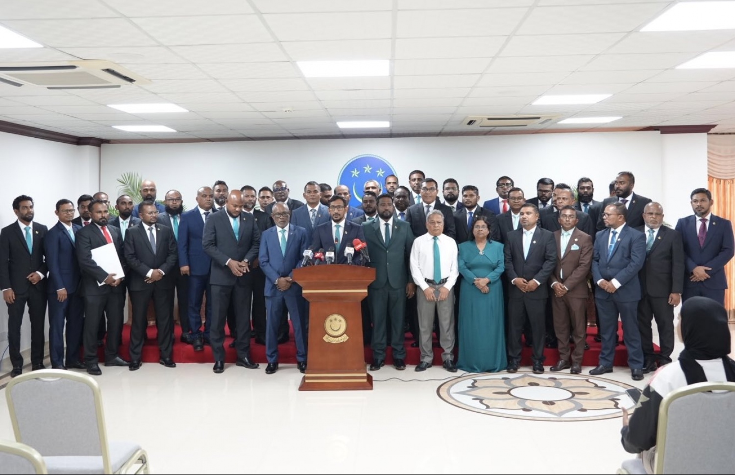 ޕީއެންސީ ޕީޖީ ގުރޫޕުން ބޭއްވި ނޫސްވެރިންގެ ބައްދަލުވުން -- ފޮޓޯ: ރައްޔިތުންގެ މަޖިލީހުގެ އިދާރާ