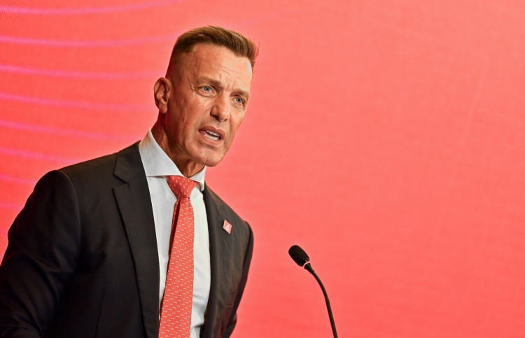 ޔުއާން އާއި ދިރުހަމުން މުއާމަލާތް ކުރެވޭ ގޮތް ހަދަނީ