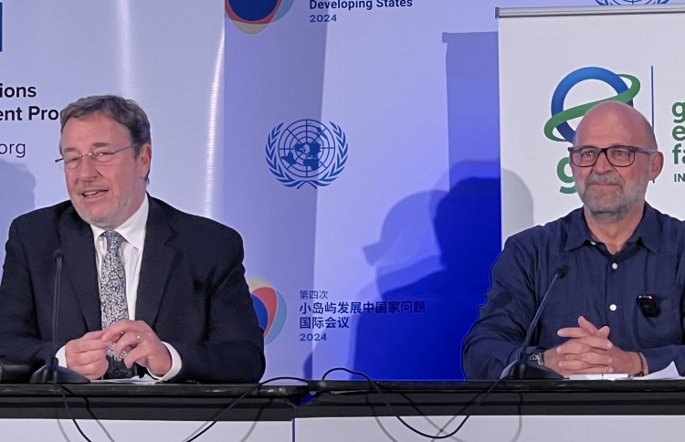 ރާއްޖެއާއެކު 15ގައުމަކަށް 135މިލިއަން ޑޮލަރުގެ އެހީ