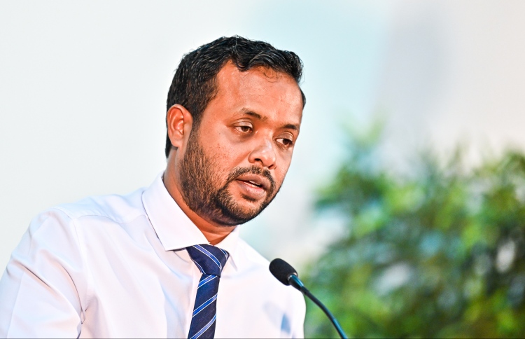 ރަސްމާލެ ކުރިއަށް ގެންދާނީ އެހެން މޮޑެލްއަކަށް