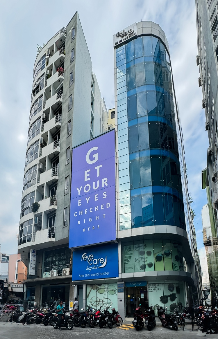 ލޮލަށް ފުސް އެރުން:ކެޓެރެކްޓް ސާޖަރީ އާއި ޕްރިމިއަލް ލެންސް