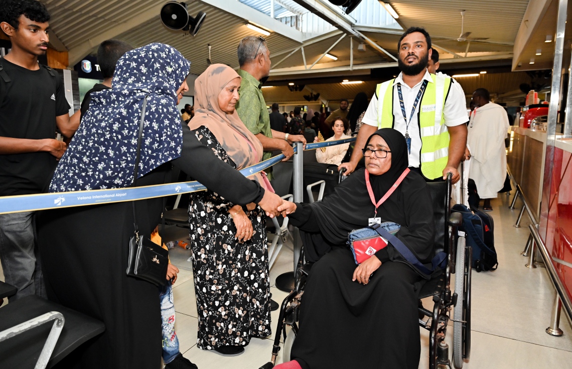 ރާއްޖެ އިން ހައްޖަށް ދާ މީހުންގެ ފުރަތަމަ ގުރޫޕުގެ ބަޔަކު ފުރުމަށްޓަކައި މިއަދު ޓާމިނަލަށް ވަންނަނީ: މި އަހަރު ރާއްޖެއިން 1،000 މީހުން ހައްޖަށް ދާނެ.--- ފޮޓޯ: ނިޝާން އަލީ | މިހާރު