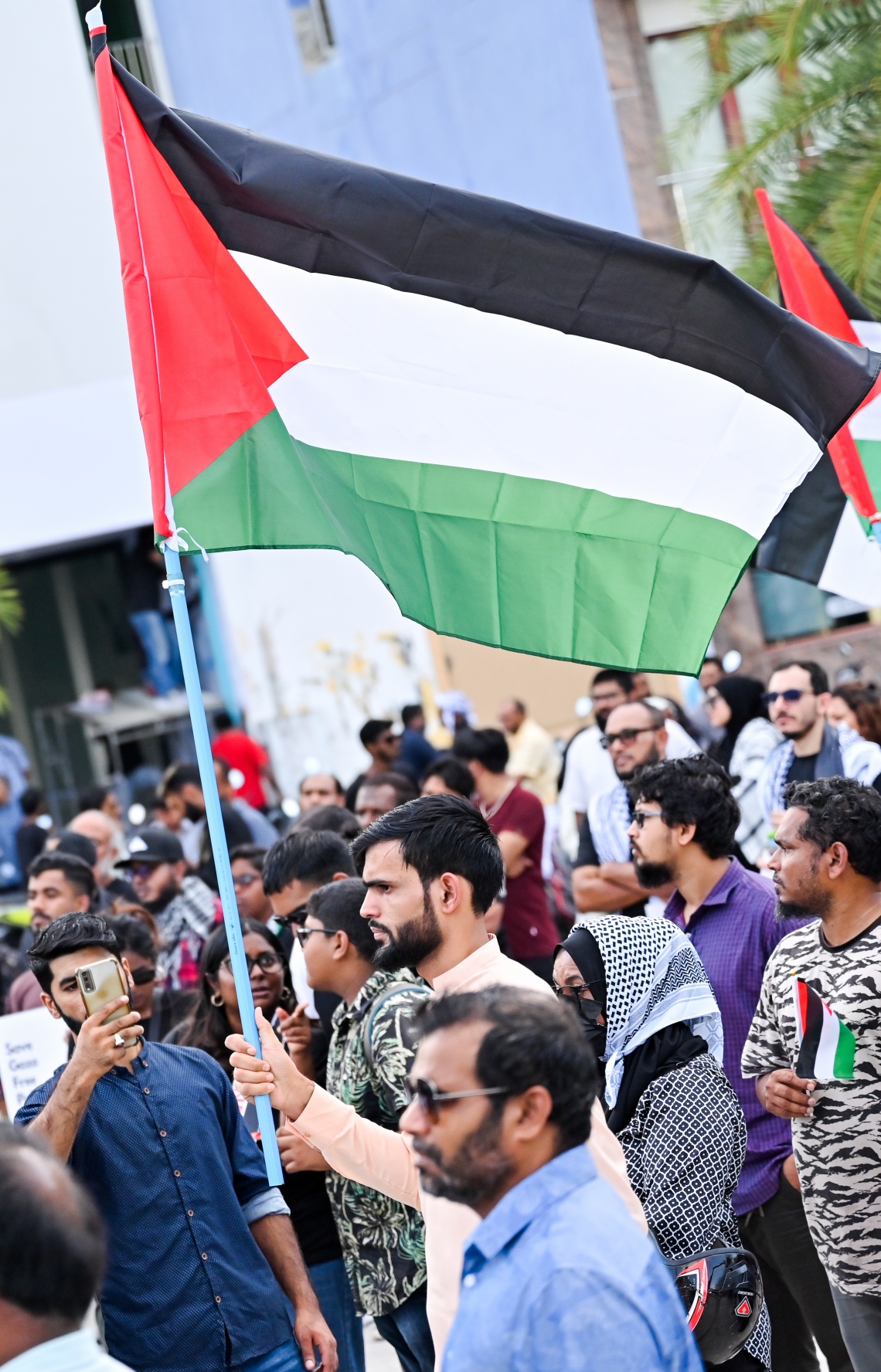 ހަމާސް ނައްތާލުމުގެ ނަމުގައި ޔަހޫދީން ފަލަސްތީނުގެ ޣައްޒާ އާއި ރަފަހް އަށް ދެމުންދާ ހަމަލާތަކާ ދެކޮޅަށް އަޑުއުފުލުމުގެ ގޮތުން އިއްޔެ މާލޭގައި އާޓިފިފަޝަލް ބީޗް ސަރަހައްދުގައި ބޭއްވި އެއްވުން.-- ފޮޓޯ: ނިޝާން އަލީ | މިހާރު