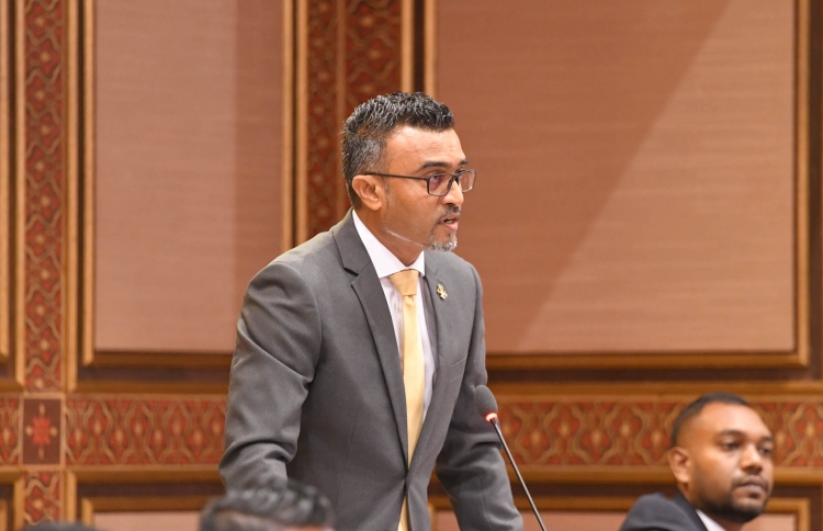 އައްޑޫ ފެނުގެ ހިދުމަތް މެދުކެނޑޭ މައްސަލަ މަޖިލީހަށް!