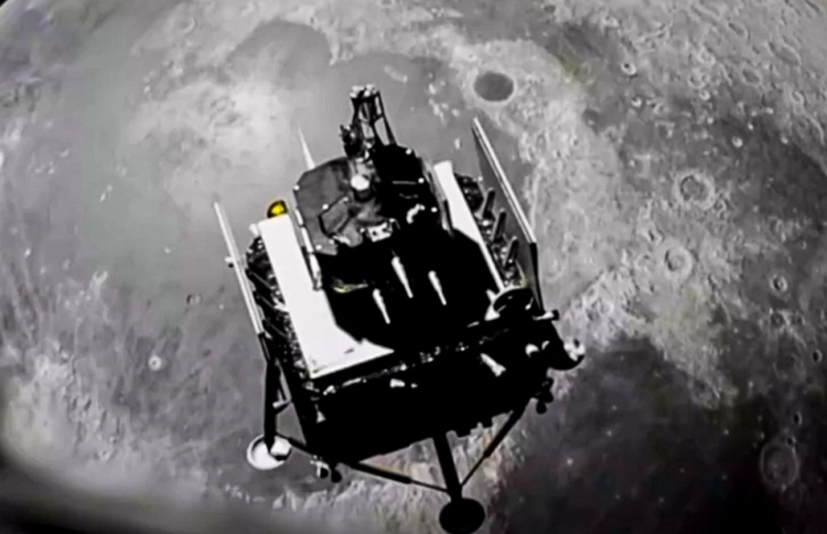 ޗައިނާގެ އުޅަނދު ހަނދުން ސާމްޕަލް ނަގައިގެން އަންނަނީ