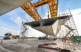 Precast deck segments being erected in the Vilimale' section of the ThilaMale' bridge. -- Photo: Fayaz Moosa / Mihaaru News