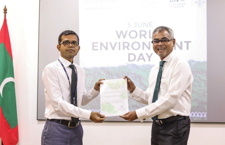 ސްޓެލްކޯއިން 500،000 ގަސް އިންދަނީ