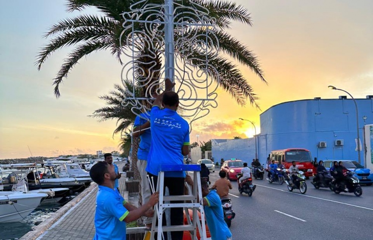 އީދަށް މަގުތައް ދިއްލަން ލައިޓް ހަރުކުރަން ފަށައިފި