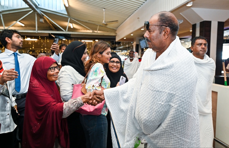 އެއާޕޯޓަށް ބާރުބޮޑުވާނެތީ އަވަހަށް ޗެކިން ވާން އެދެފި