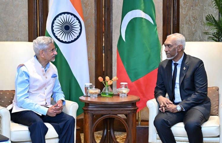 ރައީސް، ޖައިޝަންކަރުއާ ބައްދަލުކުރައްވައިފި