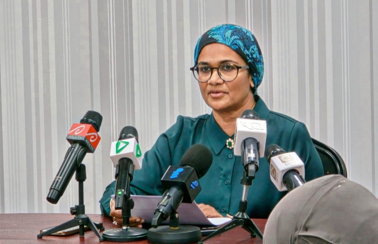 ޗާޓެޑް އެކައުންޓެންޓުން ތަމްރީނުކުރަން 100 ސްކޮލާޝިޕް