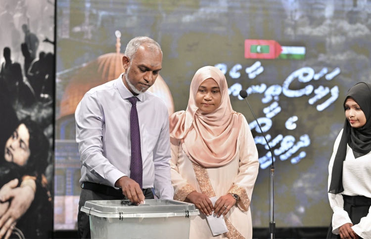 ފަލަސްތީނަށްވާ އެހީ އިތުުރުކުރަން ރައީސް އެދިވަޑައިގެންފި