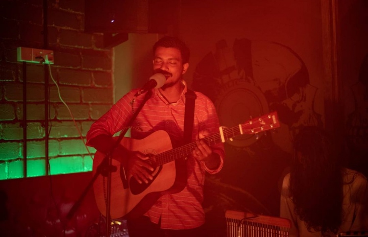 ދިވެއްސަކު އިންޑިއާގެ ސްޓޫޑިއޯއަކަށް ލަވަތަކެއް ކިޔަނީ