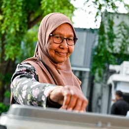 Donations being made during "Palestine aa eku Dhivehin," telethon, organized by state media, Public Service Media (PSM) -- Photo: Nishan Ali