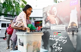 Donations being made during "Palestine aa eku Dhivehin," telethon, organized by state media, Public Service Media (PSM) -- Photo: Nishan Ali