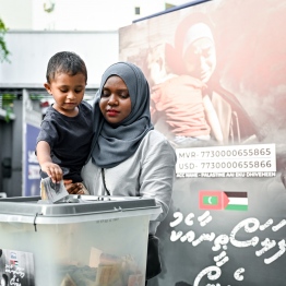 Donations being made during "Palestine aa eku Dhivehin," telethon, organized by state media, Public Service Media (PSM) -- Photo: Nishan Ali