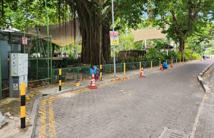 ވެހިކަލް ޕާކްކުރުން ހުއްޓުވަން ބޮލާޑް ޖަހަން ފަށައިފި