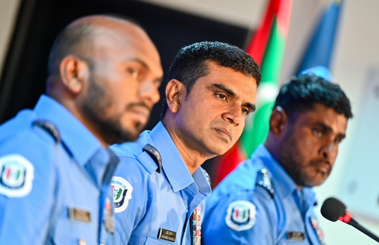 ބިޔަ ސްކޭމެއް، އެކަކުގެ ނަމުގައި 100 ވެހިކަލް!