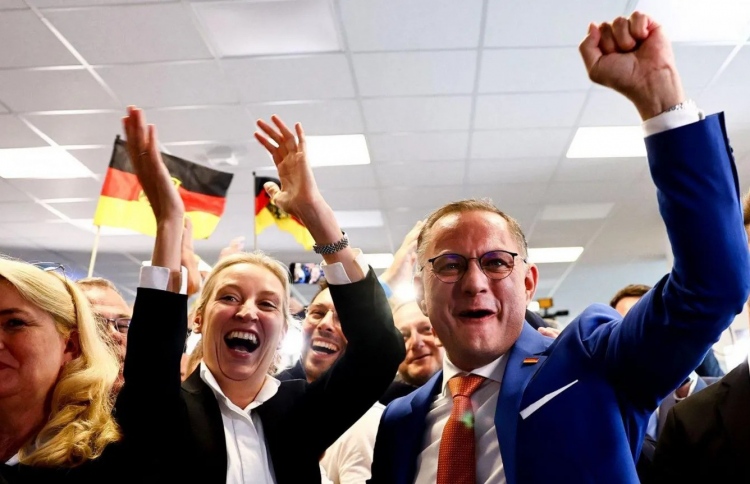 ކަނާތު ފިޔައިގެ ޕާޓީތަކާހެދި ޔޫރޯއަށް ފުސް ވިލާގަނޑެއް