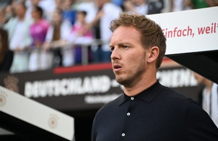 ޖަރުމަނު ފްލޮޕްވިޔަނުދީ ސަލާމަތްކުރުމުގެ ޕްރެޝަރު ކޯޗަށް