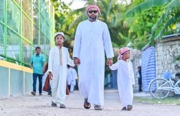 People heading to the B. Kendhoo football stadium to join the Eid-al-Adha prayer congregation today. -- Photo: Fayaz Moosa / Mihaaru News