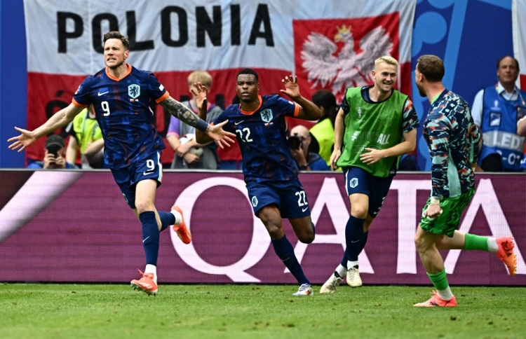 ފަހުވަގުތު ޕޮލެންޑްގެ ހިތް ކުދިކުދި ކޮށްލީ ވެހޯސްޓް