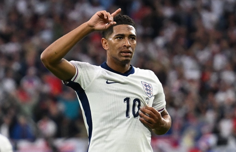 ބެލިންހަމްގެ ލަނޑުން އިނގިރޭސީން ހިތްހަމަޖައްސާލައިފި