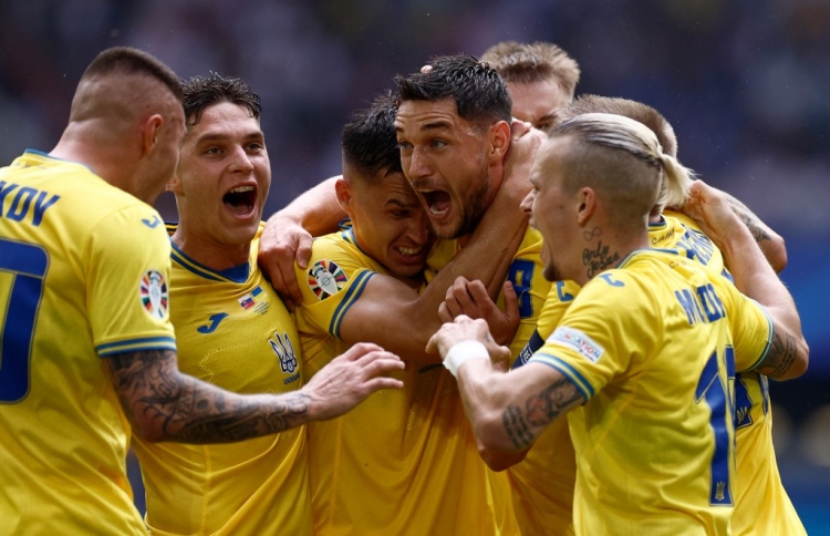 ޔޫކްރޭނުން ކުރިއަށް ދިއުމުގެ އުންމީދު ދަމަހައްޓައިފި