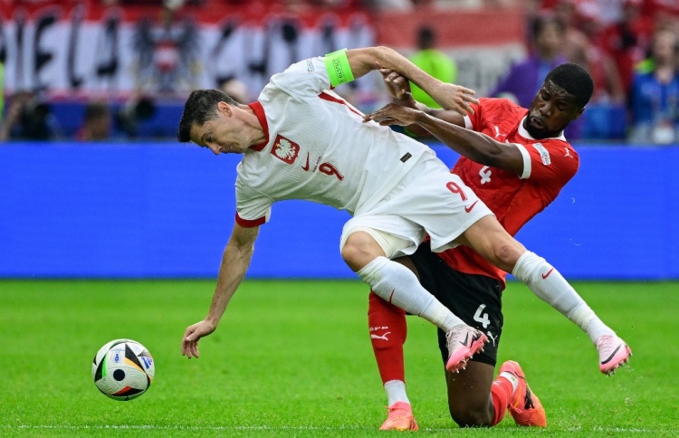 ޕޮލެންޑަށް އޮސްޓްރިއާ ކައިރިން ސަލާމަތެއް ނުވެވުނު