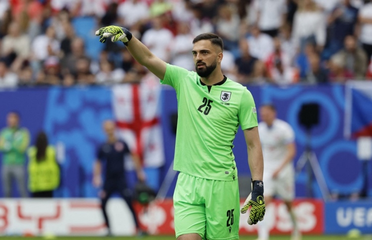 ޗެކިއާ ހުއްޓުވި މެޗުގައި ޖޯޖިއާގެ ކީޕަރު ވިދާލައިފި