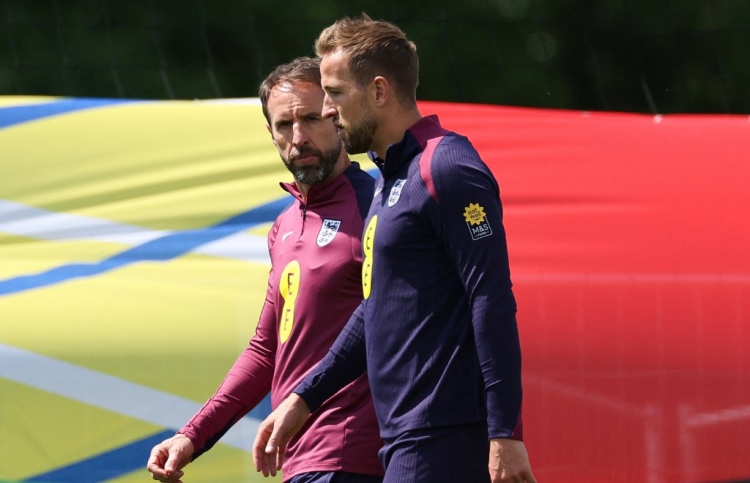 ސައުތުގޭޓަކީ އިންގްލެންޑަށް އެންމެ ރަނގަޅު ކޯޗު: ކޭން