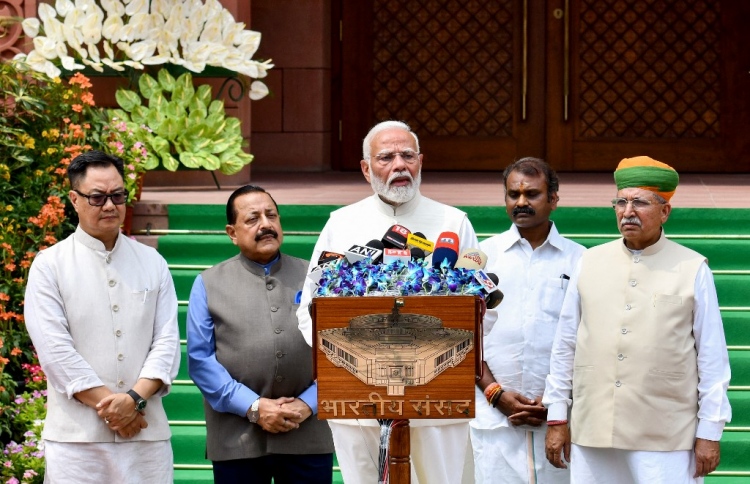 އިދިކޮޅު ޕާޓީތަކުގެ އެއްބާރުލުމަށް މޯދީ އެދިވަޑައިގެންފި