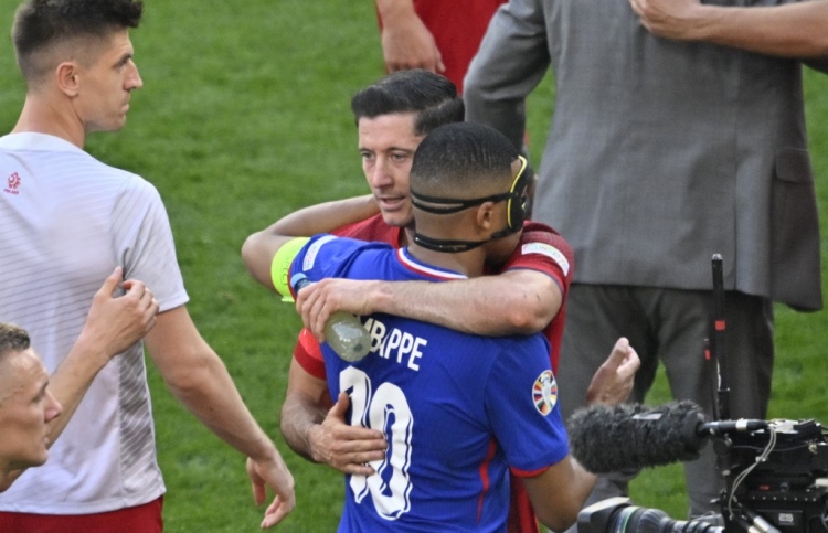 އޮސްޓްރިއާ އަށް އެއްވަނަ، ފްރާންސަށް މޮޅެއް ނުވެވުނު