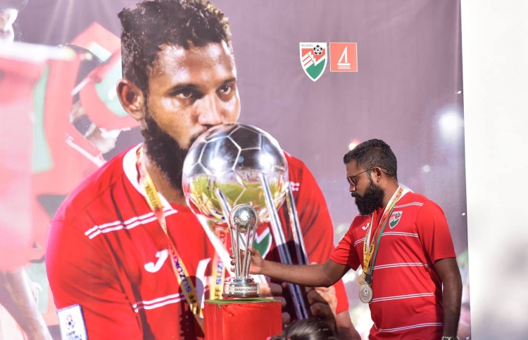 ބަކާ: ރަން ޖީލުގެ މައި ތަނބެއް، ނަމޫނާ އެތުލީޓެއް