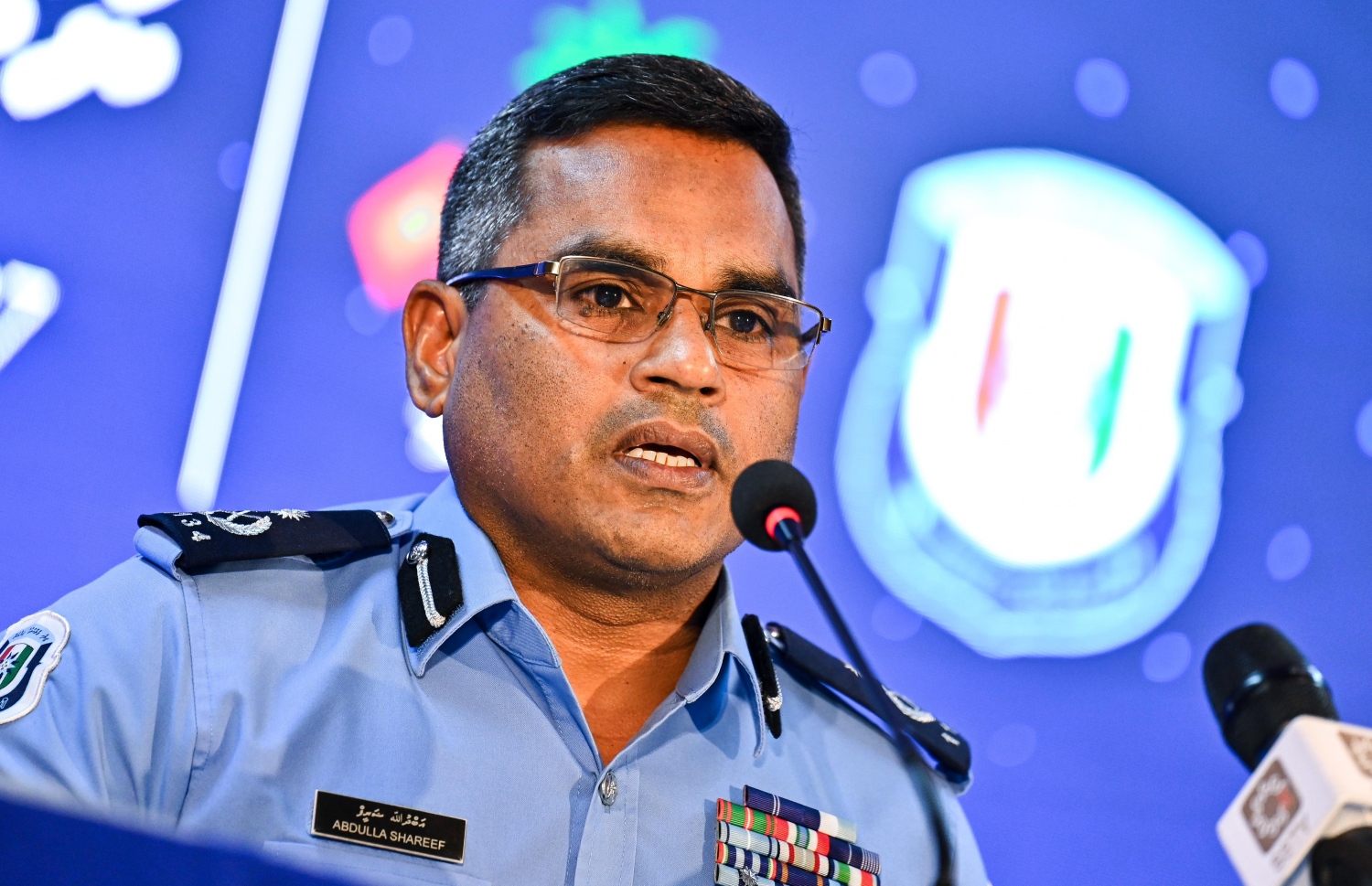 ފުލުހުންގެ އިދާރާގައި ބޭއްވި ޕްރެސް ކޮންފަރެންސްގައި އެސިސްޓެންޓް ކޮމިޝަނަރު އޮފް ޕޮލިސް އަބްދުﷲ ޝަރީފް ވާހަކަދައްކަވަނީ.-- ފޮޓޯ: ފަޔާޒް މޫސާ | މިހާރު