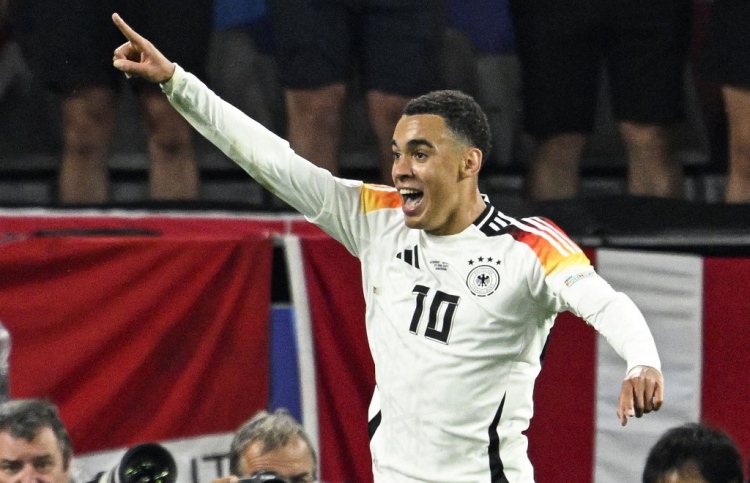 މުސިއާލާގެ ހިތްގައިމު ލަނޑަކާއެކު ޖަރުމަން ކުއާޓާއަށް