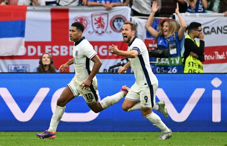 ފަހުނޭވާގައި އިންގްލެންޑް ހިންދެމިލައި ކޮޅަށްތެދުވެއްޖެ!