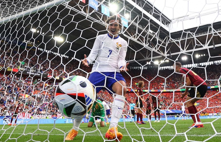 ބެލްޖިއަމްގެ ބައި ގޯލަކުން ފްރާންސް ގަދަ އަށަކަށް