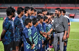 Special guest for the final match of the U19 Youth Championships, Minister of Sports, Fitness and Recreation, Abdulla Rafiu shaking hands with the players. -- Photo: Fayaz Moosa / Mihaaru News