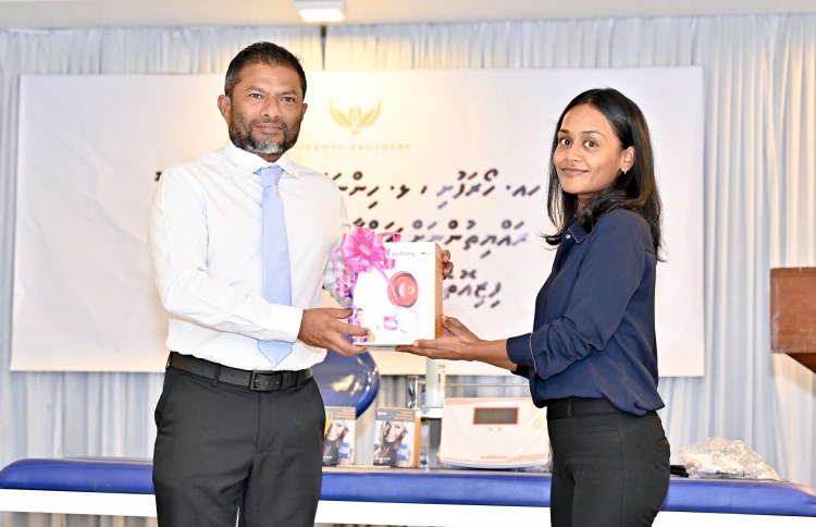 ޗަމްޕާ ބްރަދާސްއިން ފިޒިއޯތެރަޕީ ސާމާނު ހަދިޔާ ކޮށްފި