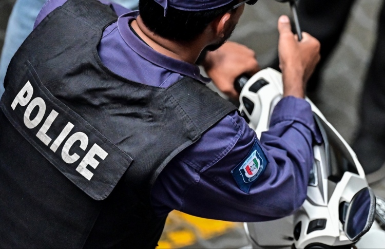 ޑްރަގާއެކު ހައްޔަރުކުރުމުން ބުނީ ބައްޕަގެ އެއްޗެއްކަމަށް