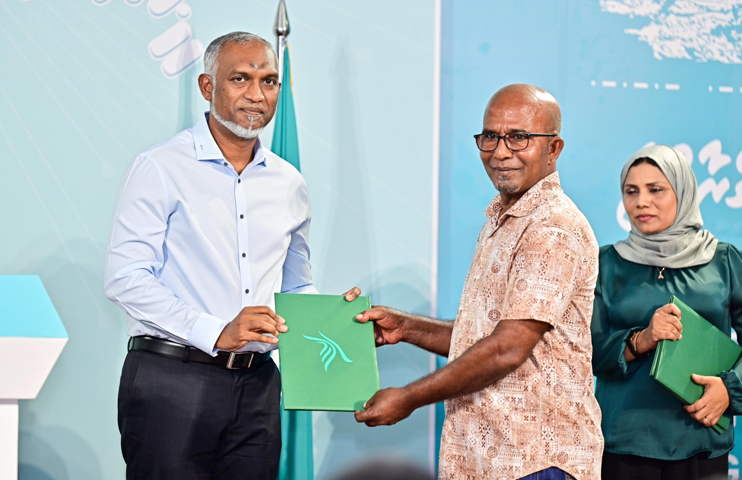 މިރޭ ޕީއެންސީއާ އަލަށް ގުޅުނު މެމްބަރުންގެ ފޯމާ ރައީސް ހަވާލުވެ ވަޑައިގަންނަވަނީ --- މިހާރު ފޮޓޯ/ފަޔާޒް މޫސާ
