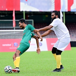 From Monday's friendly match with PSG legend Jay-Jay Okocha, organized by Ooredoo.-- Photo: Nishan Ali / Mihaaru